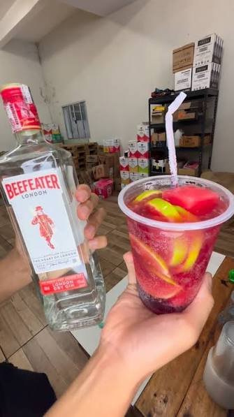 DOSE BEEFEATER TRAD COM RED BULL E FRUTA